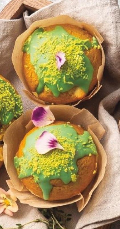 Brioșă cu aromă de matcha și ciocolată albă